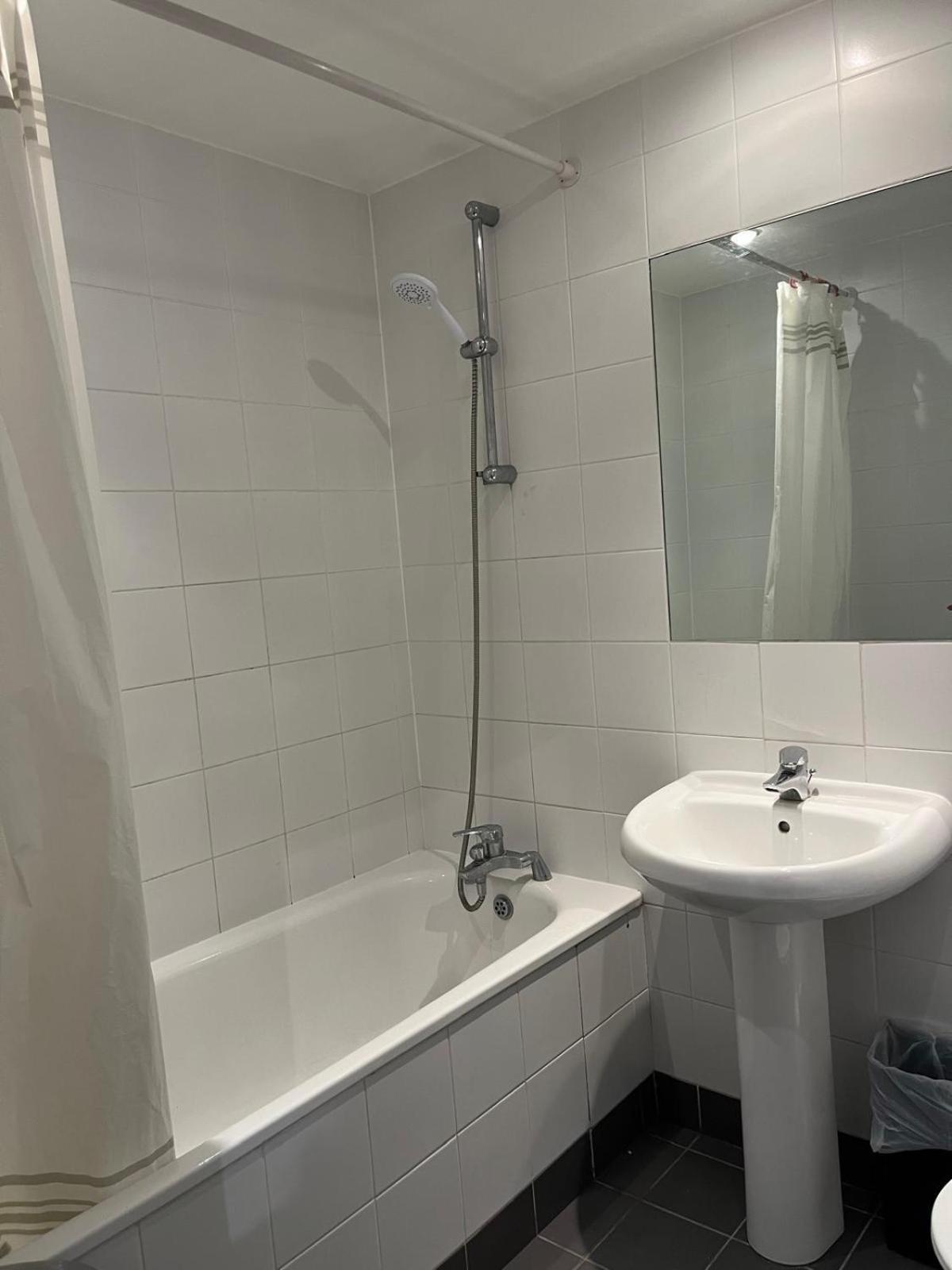 2 Double Bedrooms Apartment Near Airport & Town Dublín Exterior foto